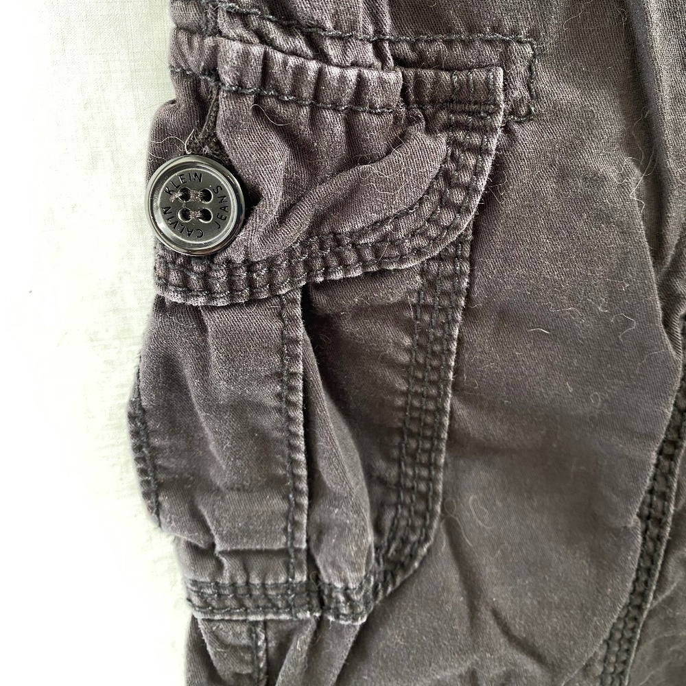 Clavin Klein Cargo Capri Size: 8 - Picture 5 of 11